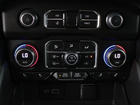 Used 2023 Chevrolet Tahoe Z71 w/ Luxury Package AWD/4WD image 21