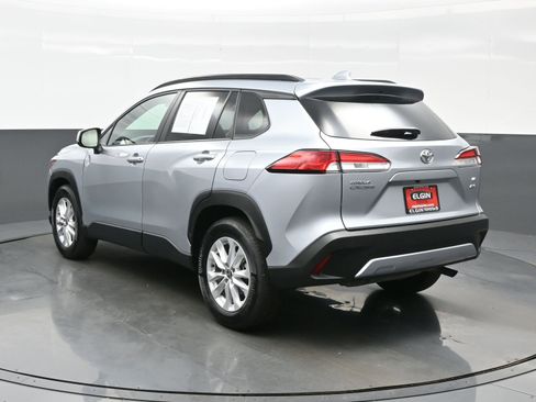 Used 2024 Toyota Corolla Cross LE image 4
