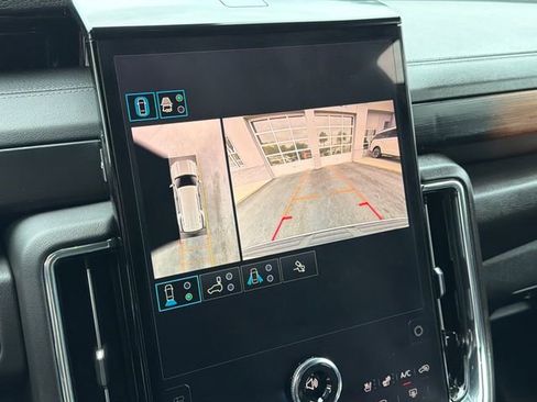 Used 2025 GMC Yukon Denali RWD image 23