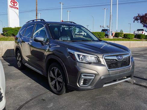 Used 2019 Subaru Forester Touring AWD/4WD image 2