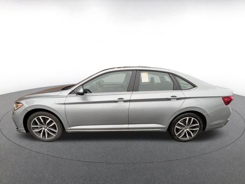 Used 2025 Volkswagen Jetta SE image 4