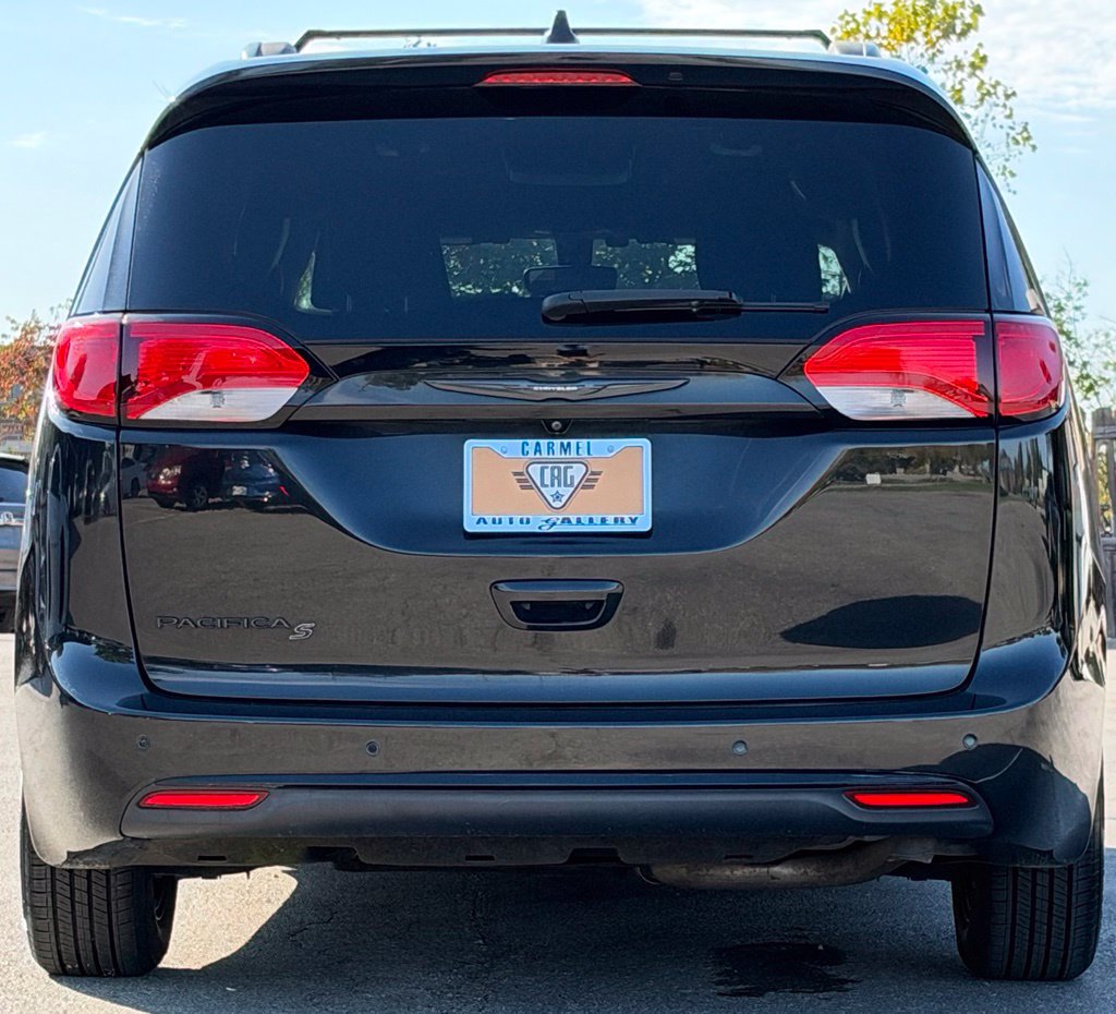 Used 2019 Chrysler Pacifica Touring-L w/ S Appearance Package FWD image 4