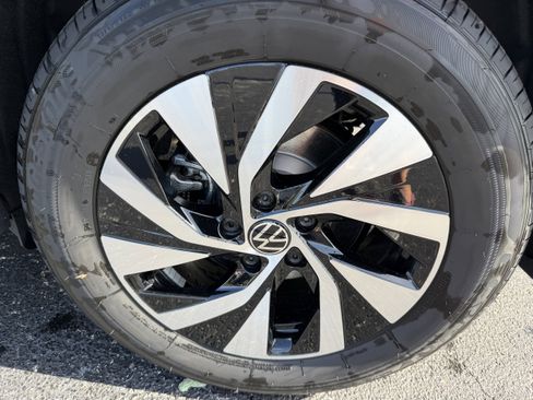 New 2026 Volkswagen Tiguan S image 32