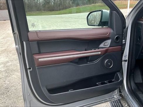 Used 2024 Ford Expedition Max Limited image 23