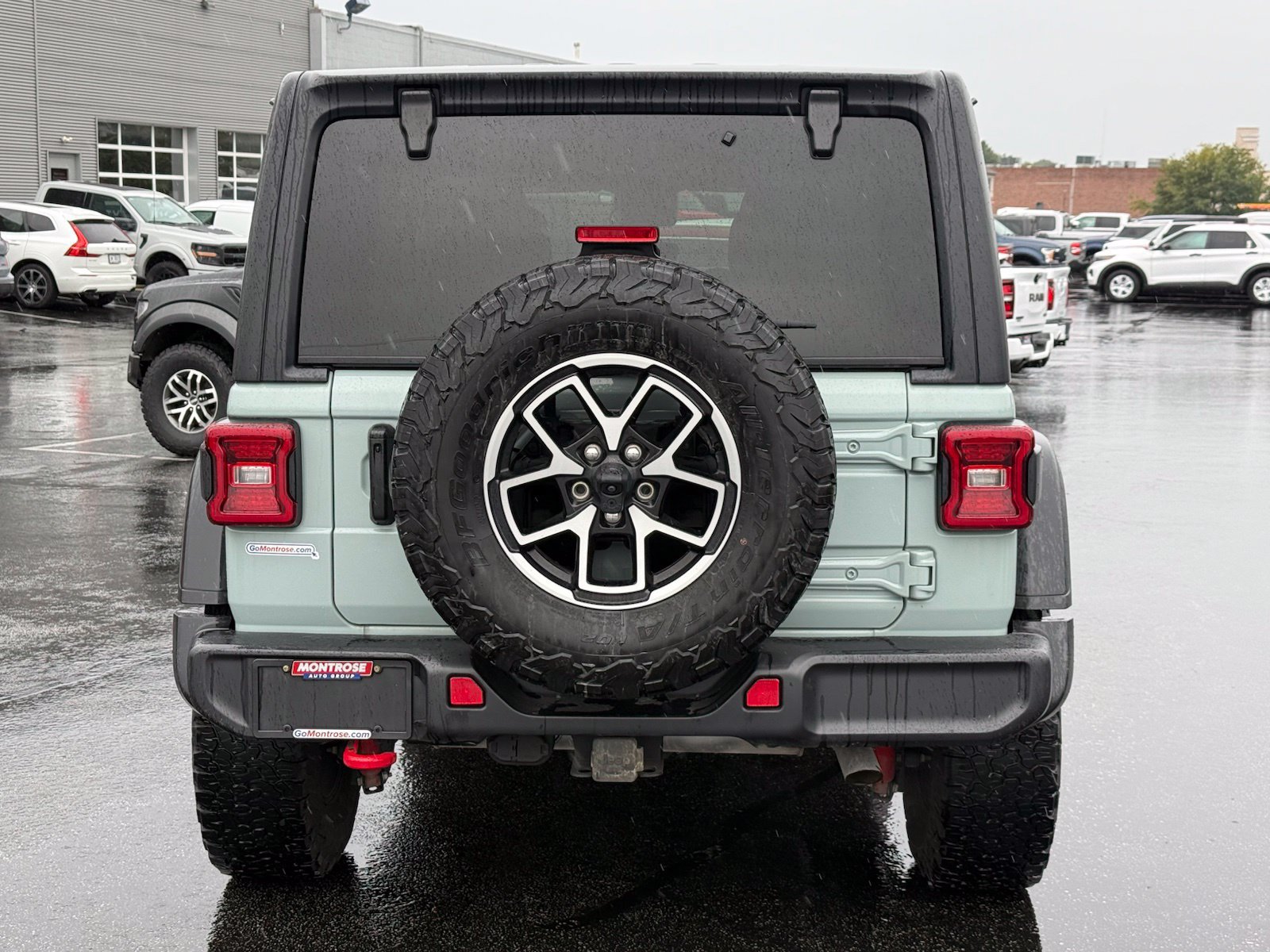 Used 2024 Jeep Wrangler Unlimited Rubicon w/ Convenience Group AWD/4WD image 5