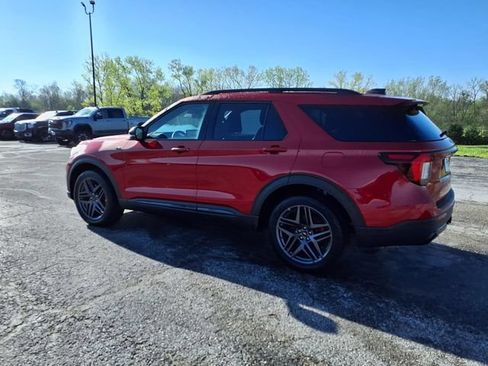 Used 2025 Ford Explorer ST-Line w/ ST-Line Street Pack AWD/4WD image 30