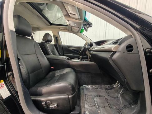 Used 2013 Lexus LS 460 AWD w/ Comfort Pkg image 26