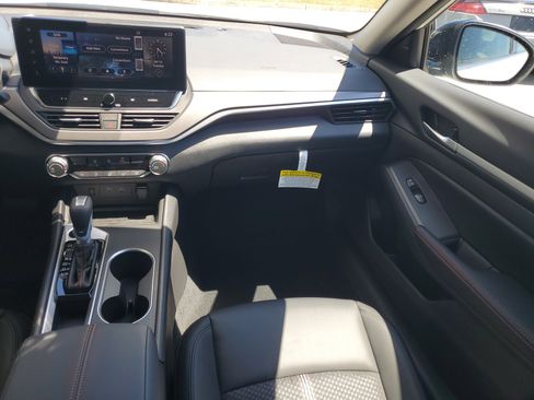 New 2026 Nissan Altima 2.5 SR FWD image 17