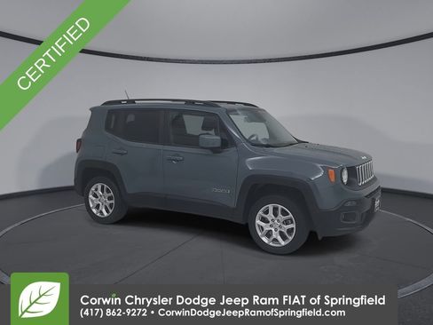 Certified 2017 Jeep Renegade Latitude w/ Safety & Security Group AWD/4WD image 3