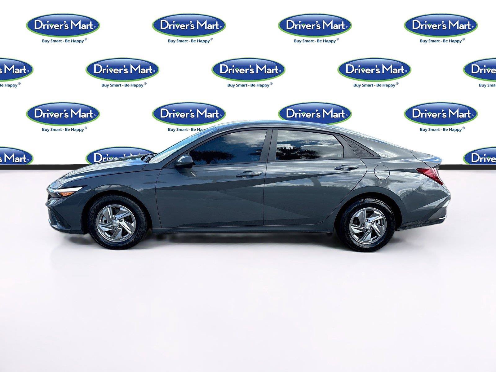 Used 2025 Hyundai Elantra SE FWD image 4