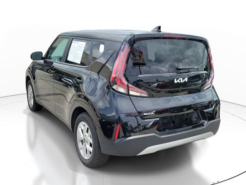 Certified 2025 Kia Soul LX w/ LX Technology Package FWD image 4