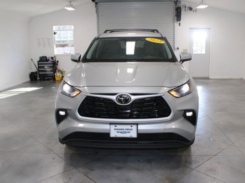 Used 2023 Toyota Highlander LE image 3