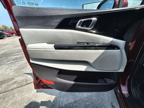 Used 2022 Kia Carnival EX FWD image 13