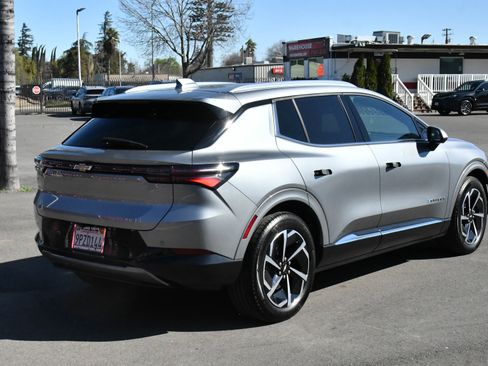 Used 2025 Chevrolet Equinox EV LT w/ Convenience Package image 8