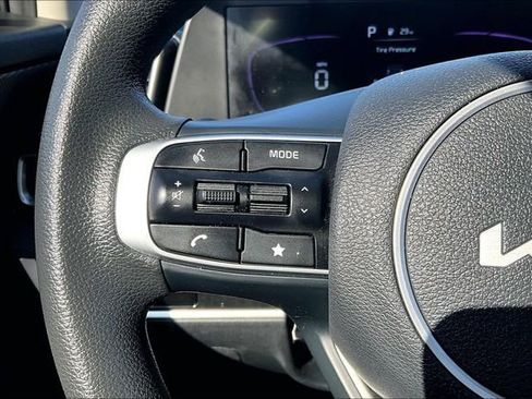 Used 2025 Kia Sportage LX image 10