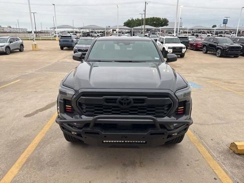Used 2025 Toyota Tacoma SR5 AWD/4WD image 2