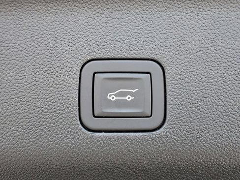 Used 2026 Chevrolet Tahoe High Country AWD/4WD image 31