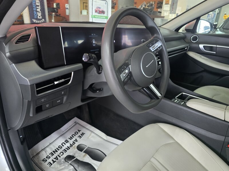 Used 2025 Hyundai Sonata SEL FWD image 8
