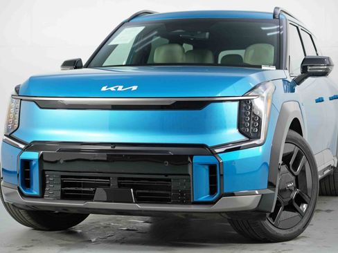 Used 2025 Kia EV9 GT-Line image 3