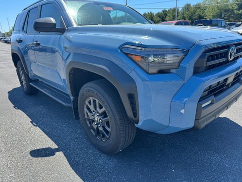 Used 2025 Toyota 4Runner SR5 AWD/4WD image 7
