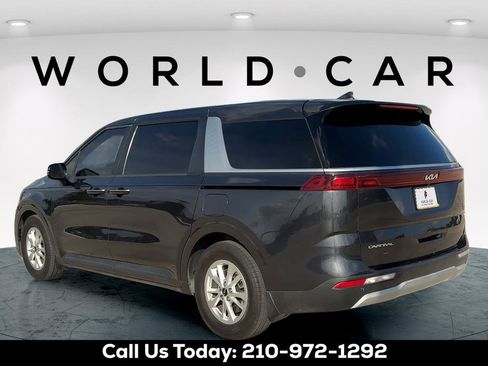 Used 2023 Kia Carnival LX FWD image 9
