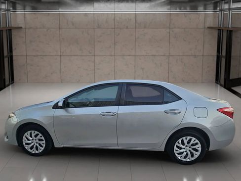 Used 2018 Toyota Corolla LE image 12