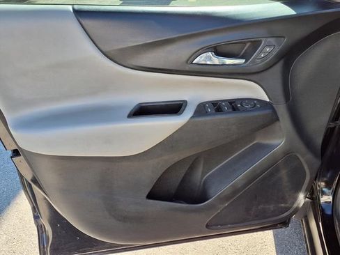 Used 2018 Chevrolet Equinox LS FWD image 11