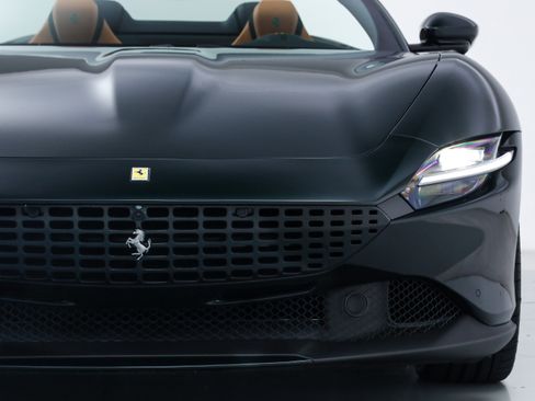 Certified 2025 Ferrari Roma Spider RWD image 15