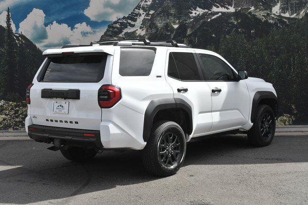 Certified 2025 Toyota 4Runner SR5 AWD/4WD image 3