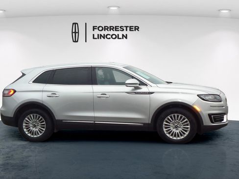 Used 2019 Lincoln Nautilus Premier image 2