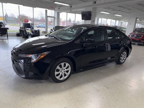 Used 2025 Toyota Corolla LE image 3