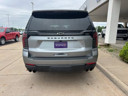 Used 2025 Chevrolet Suburban Z71 AWD/4WD image 9