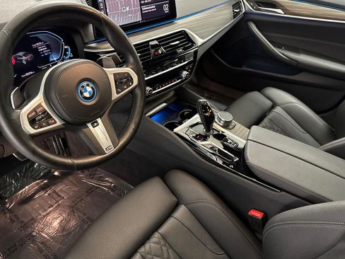 Certified 2023 BMW 530e w/ M Sport Package image 4