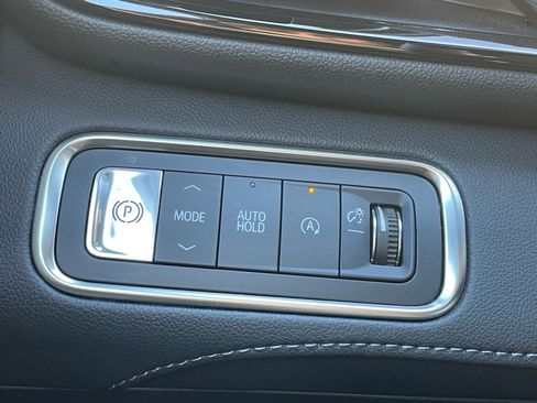 Used 2025 Buick Enclave Preferred image 15