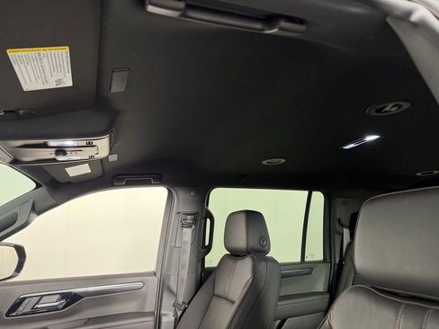 Used 2025 Chevrolet Suburban RST image 25