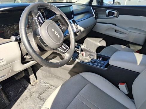 Used 2022 Kia Sorento S image 11