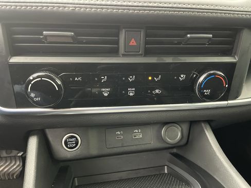 Used 2023 Nissan Rogue S image 19