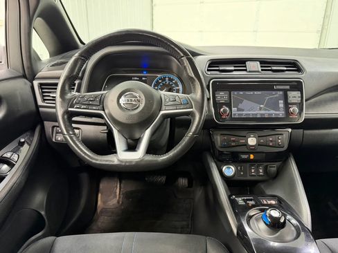 Used 2018 Nissan Leaf SV w/ SV Technology Package FWD image 19