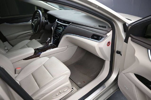 Used 2015 Cadillac XTS FWD image 9