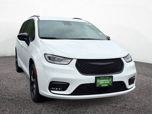 New 2026 Chrysler Pacifica Select w/ S Appearance Package AWD/4WD image 7