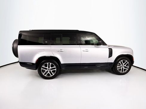 Used 2024 Land Rover Defender 130 X-Dynamic SE image 4