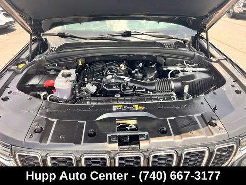 Used 2023 Jeep Grand Cherokee Limited AWD/4WD image 16
