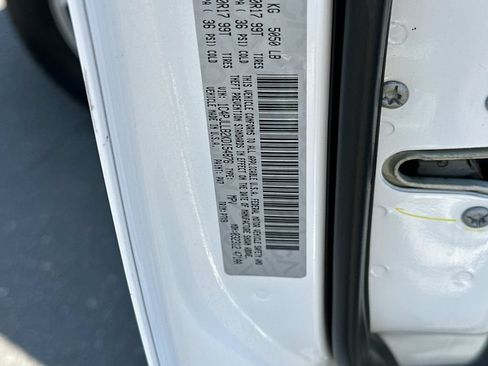 Used 2019 Jeep Cherokee Latitude Plus FWD image 27