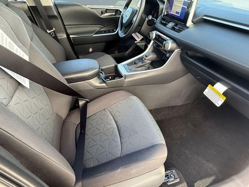 Used 2025 Toyota RAV4 XLE w/ Convenience Package image 33
