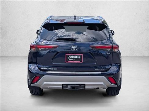 New 2026 Toyota Highlander Platinum AWD/4WD image 8