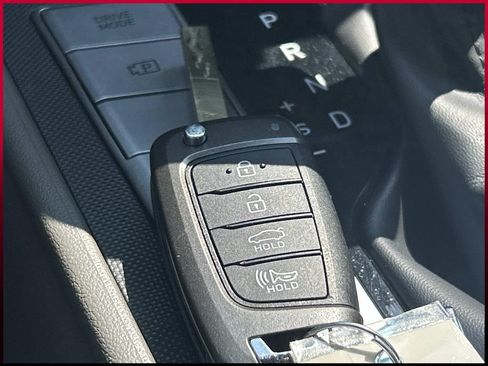 Used 2023 Hyundai Elantra SE FWD image 32