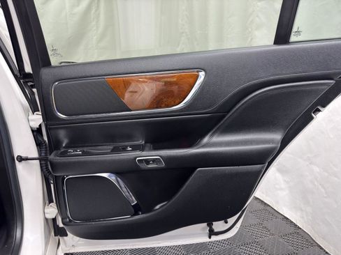 Used 2017 Lincoln Continental Reserve w/ Technology Package image 27