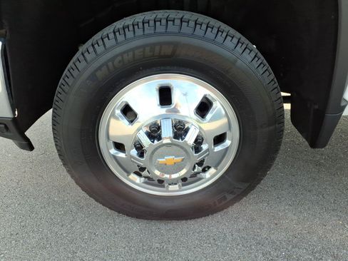 Used 2025 Chevrolet Silverado 3500 LT w/ Safety Package AWD/4WD image 9
