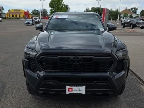 Used 2025 Toyota Tacoma TRD Off-Road AWD/4WD image 8