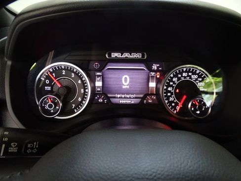 Used 2022 RAM 1500 Big Horn AWD/4WD image 16